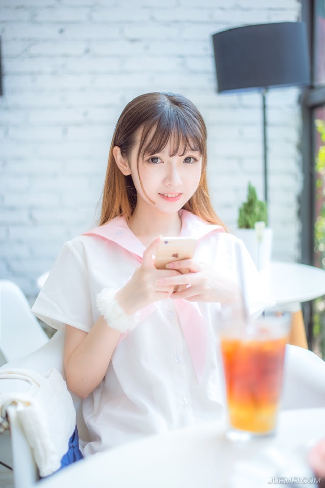 “何意？”刘璝面色不善的看着法正。